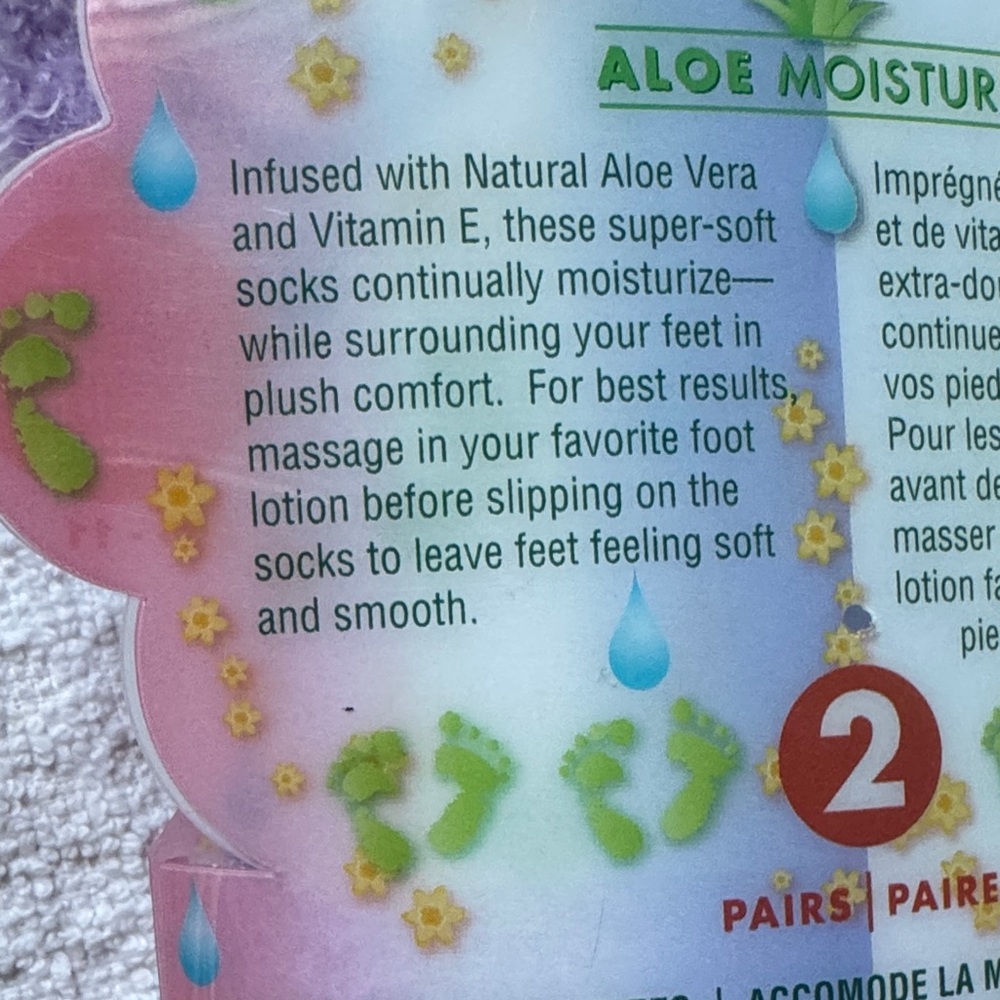 Earth Therapeutics Aloe Socks (Pack of 2) - Picture 11 of 12